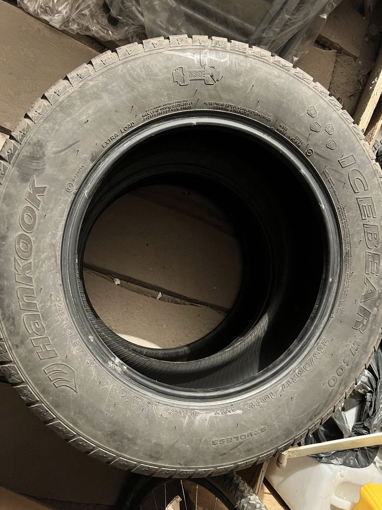 Шини Hankook 235/65/17 зима 2 шт