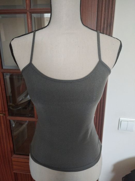Top de alças da Bershka  tamanho M
