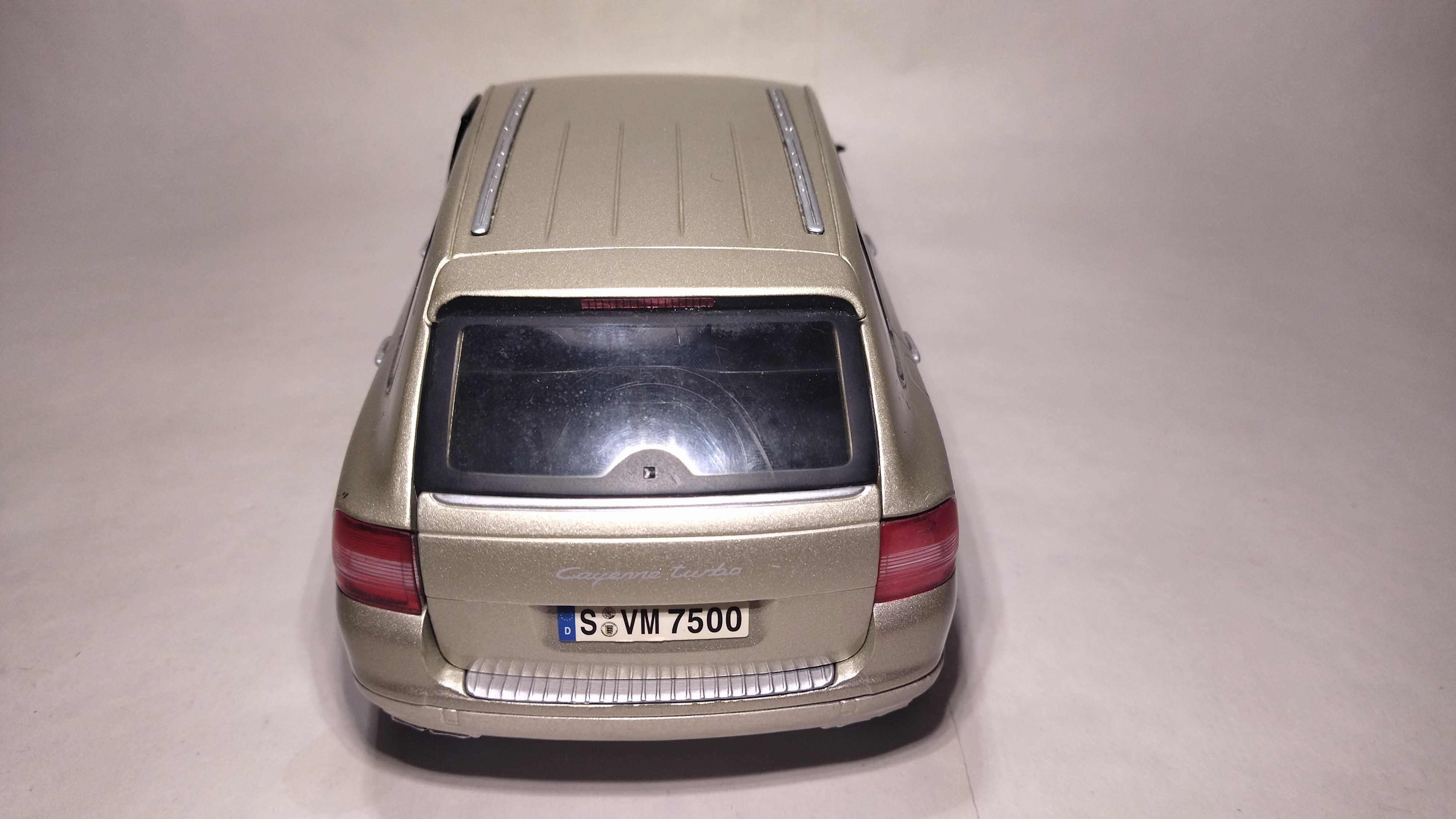 Большая модель Porsche cayenne turbo 1:18 Maisto, модель 1:18