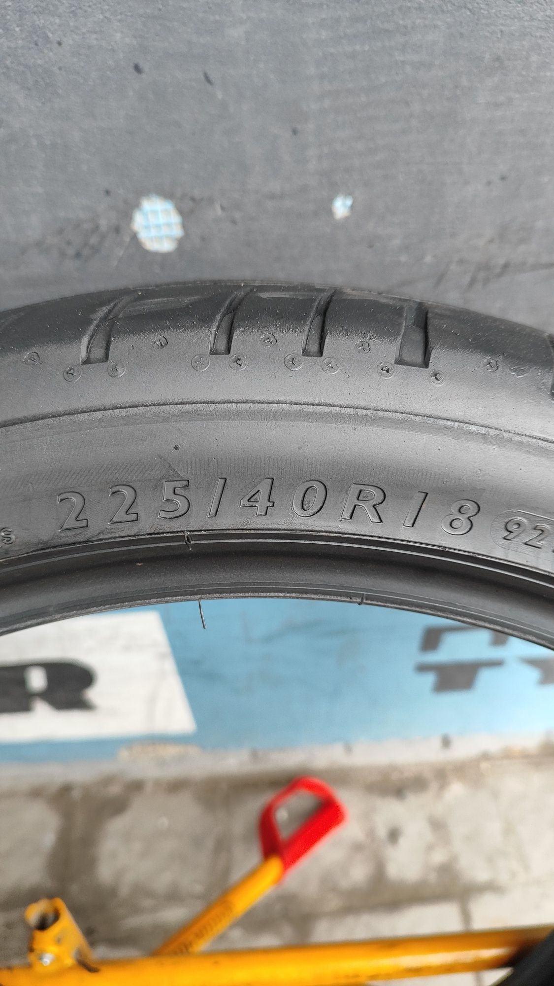 Шини Dunlop літні 225/40 R18