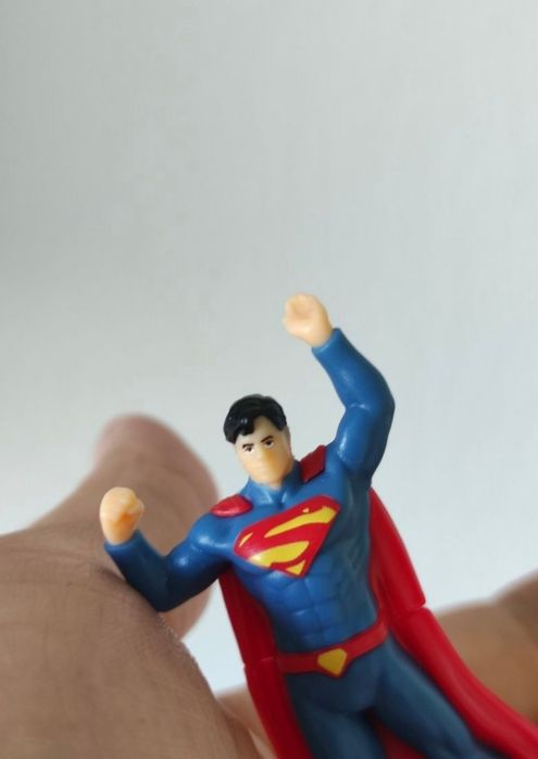 Kinder surprise superman фігурка іграшка супермен