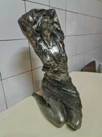 Estatueta de senhora em estanho