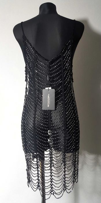 PrettyLittleThing Czarna siateczkowa sukienka z koralikami Glamour 38