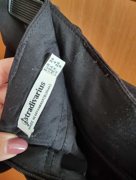 Saia-calção preta Stradivarius, tamanho 36