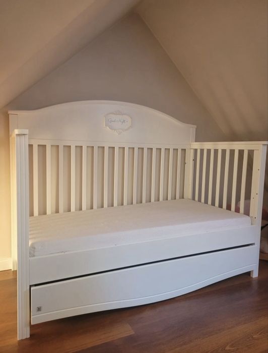 Łóżeczko Bellamy Good Night + materac Traumland Chmurka 70x140