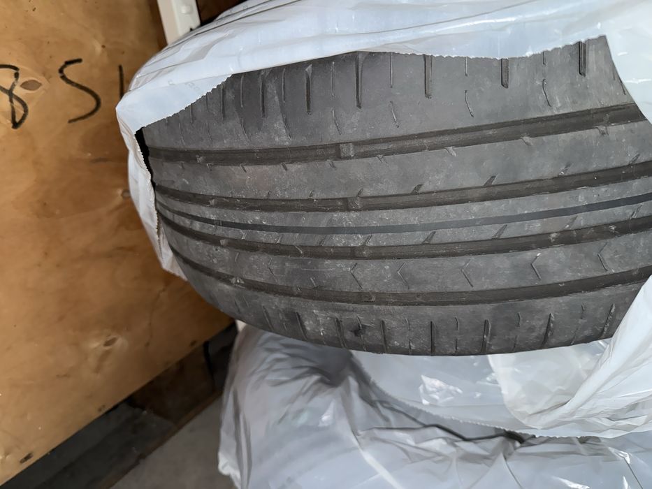 Vendo dois pneus semi-novos 205 55