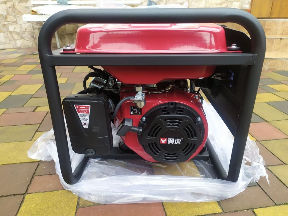 Генератор 2,8-3,0 кВт ,газ-бензин