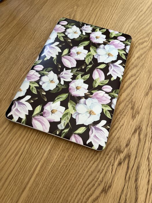 Macbook air 11 i5 8GB RAM 128GB SSD