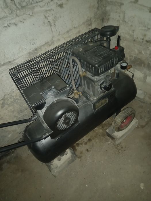 Продам компресор 50л