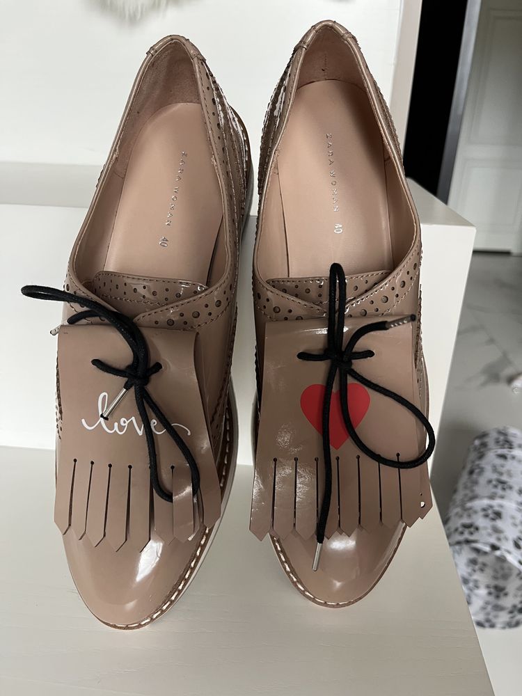 Mokasyny lakierowane Zara