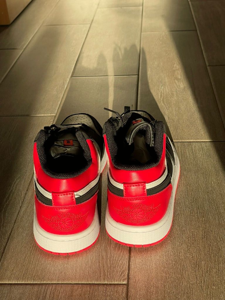 Air Jordan 1 Low "Black Toe"
