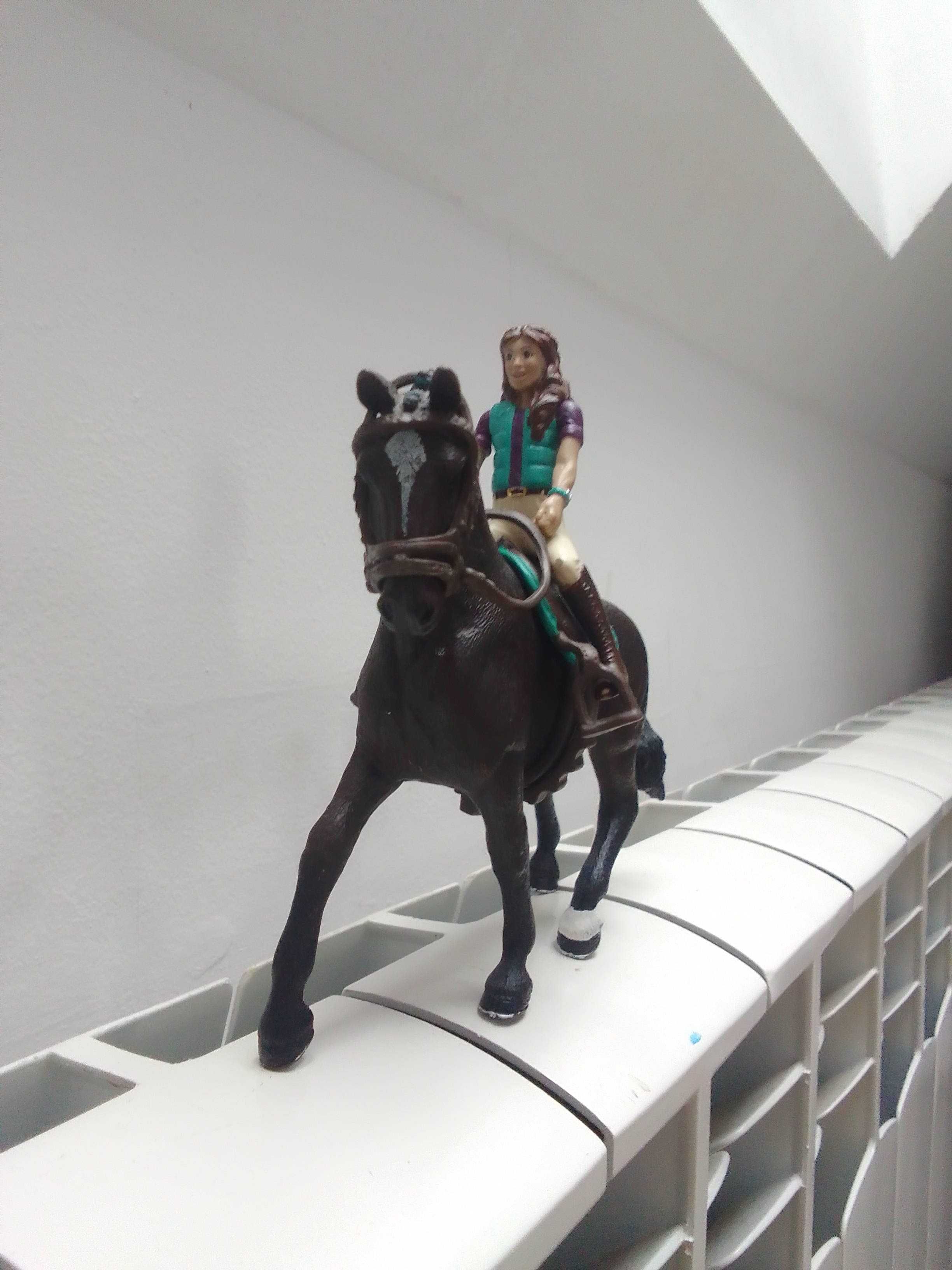 Figurka konia i jeźdźca Schleich