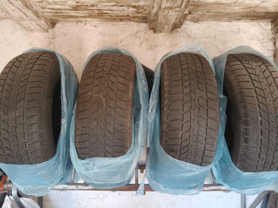 Opony zimowe  235/65/17