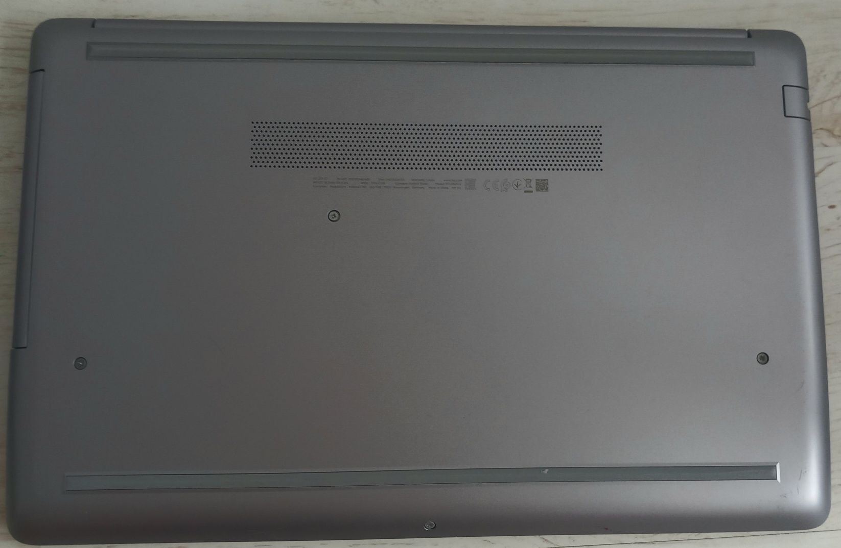 Laptop HP srebrny