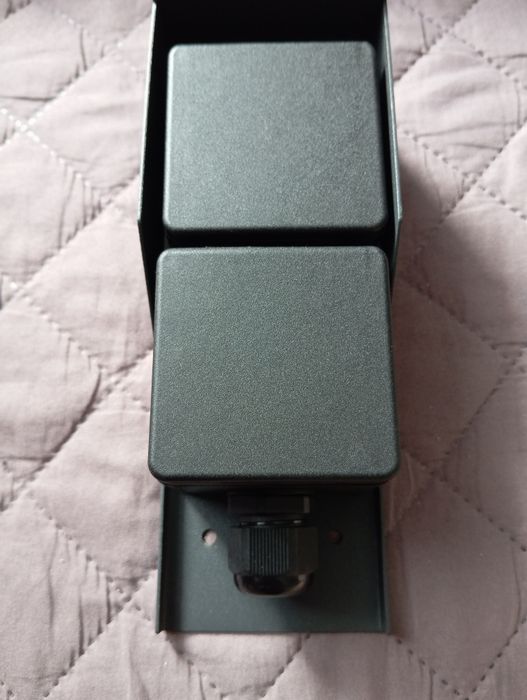 Gniazdo ścienne nadtynkowe