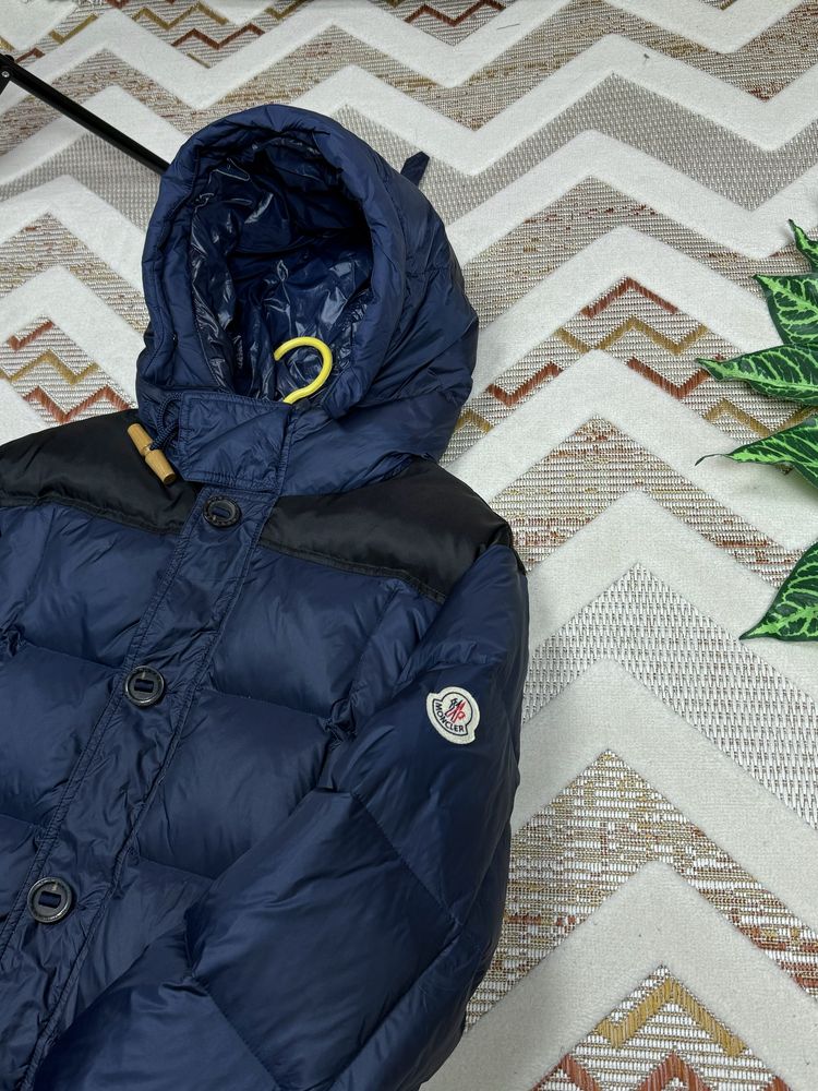 Moncler пуховик оригинал размер S/M куртка