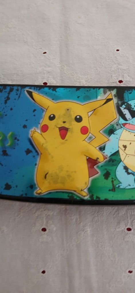 Estojo de metal Pikachu, usado
