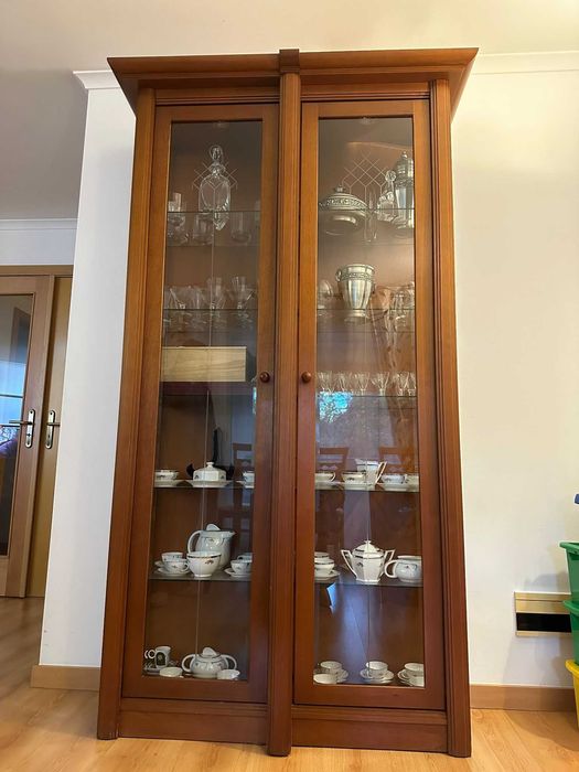 Cristaleira em Cerejeira com Iluminação