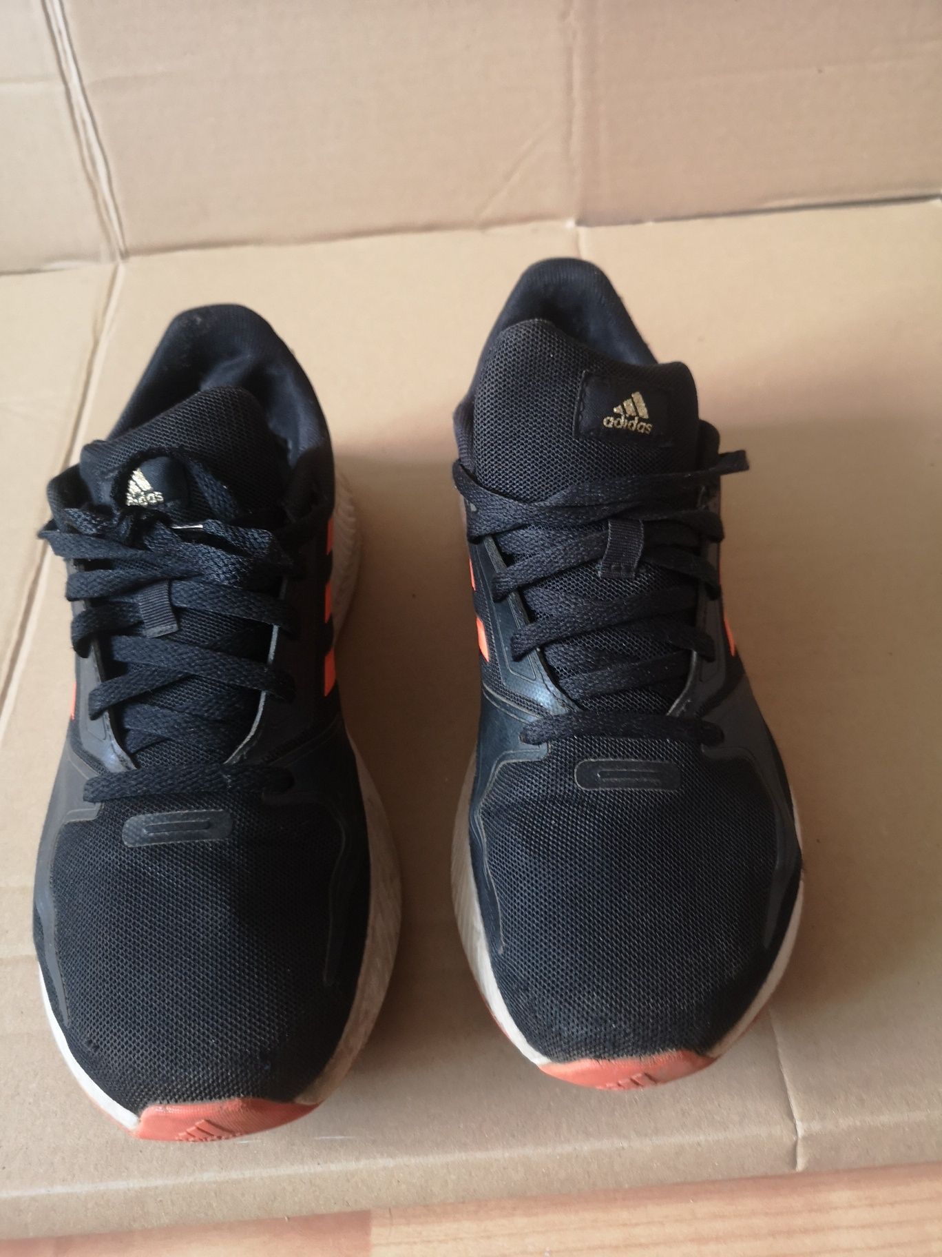 Za dwie pary  adidas  5.5 i HiTec 40