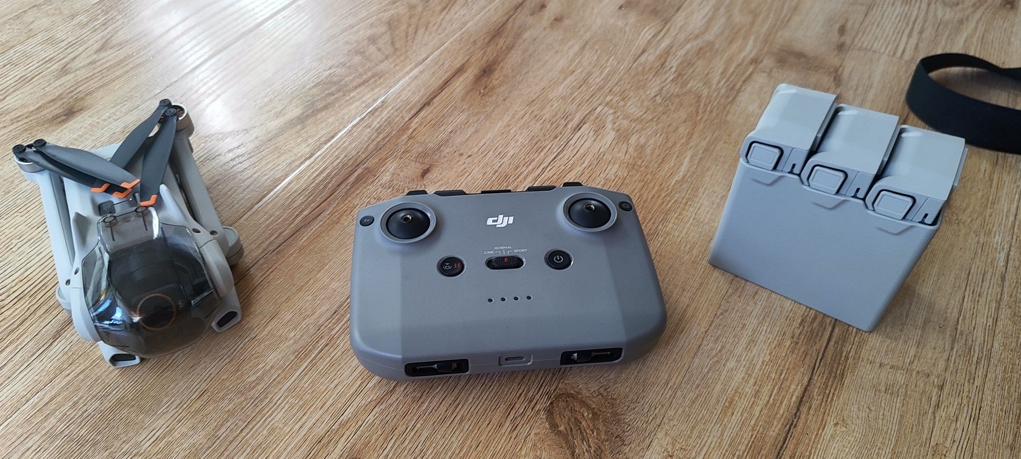 DJI Mini 3 Fly More Combo | Stan BDB | 3 baterie | torba | RC-N1