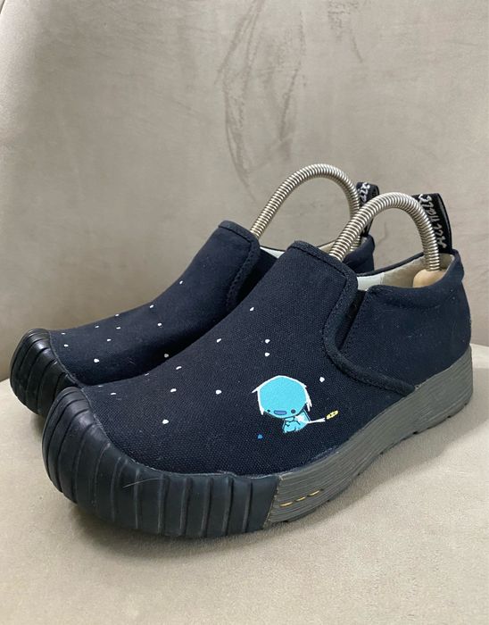 Вінтажні сліпони Dr.Martens в колаборації з Sanrio