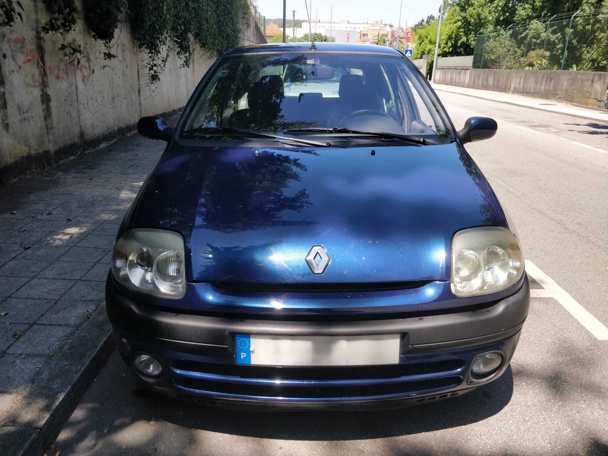 Renault Clio II Coupé 1.2 54cv – Maio 2000 – Económico