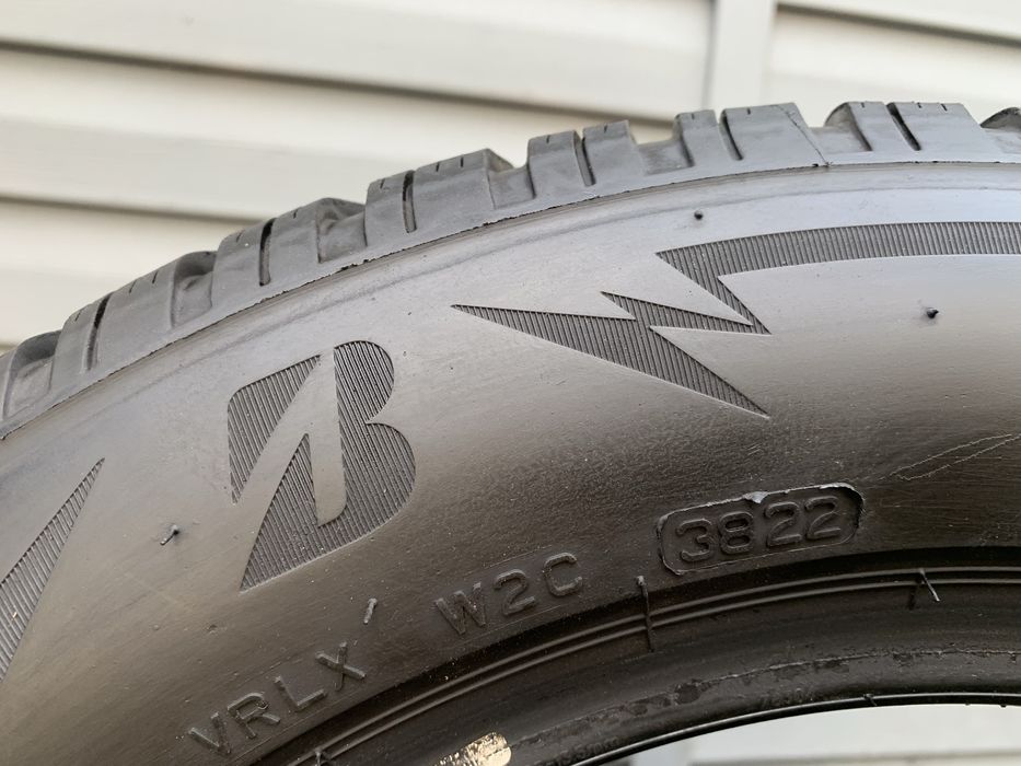 Пара зимових шин Bridgestone 185/65 R15 Blizzak LM005