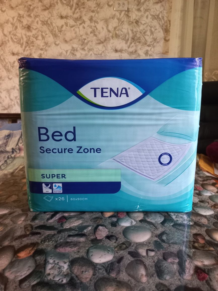 Впитывающие пелёнки Tena Bed Secure Zone Plus, трусы Tena и салфетки