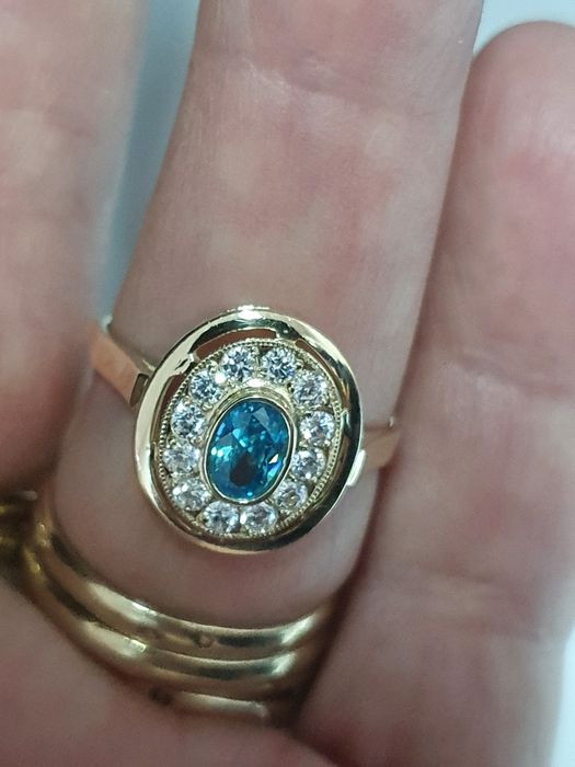 WŁOSKI złoty pierścionek z cyrkoniami Błyszczący Lśniący na bogato