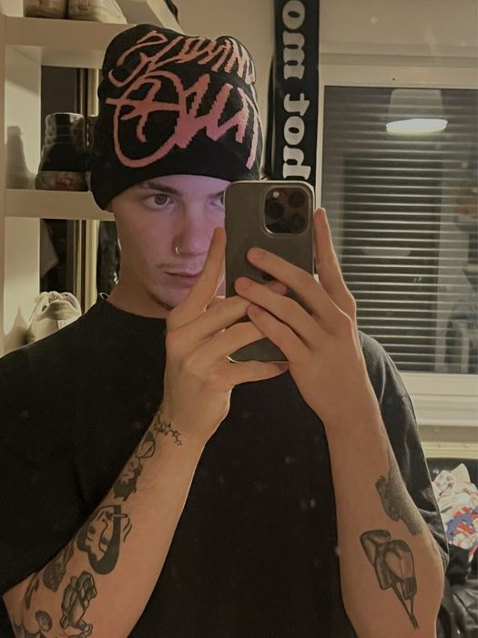 Nowa modna czarna uniseks czapka zimowa beanie z różowym napisem y2k