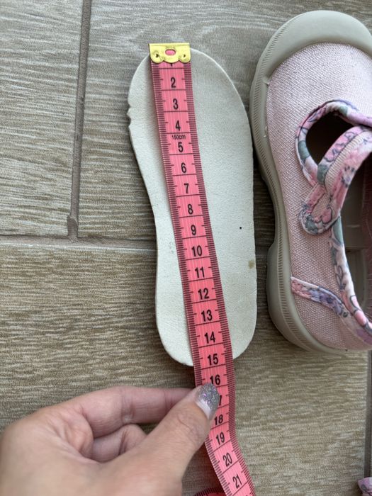 Продам туфлі на дівчинку