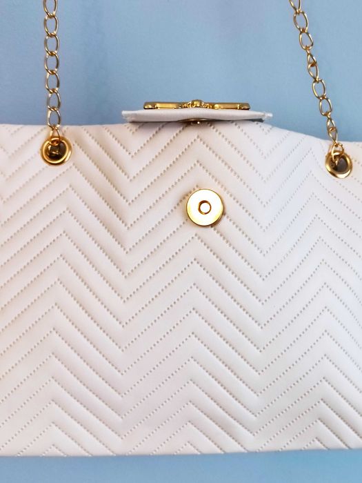 Elegancka, lekka torebka na ramię z łańcuszkiem