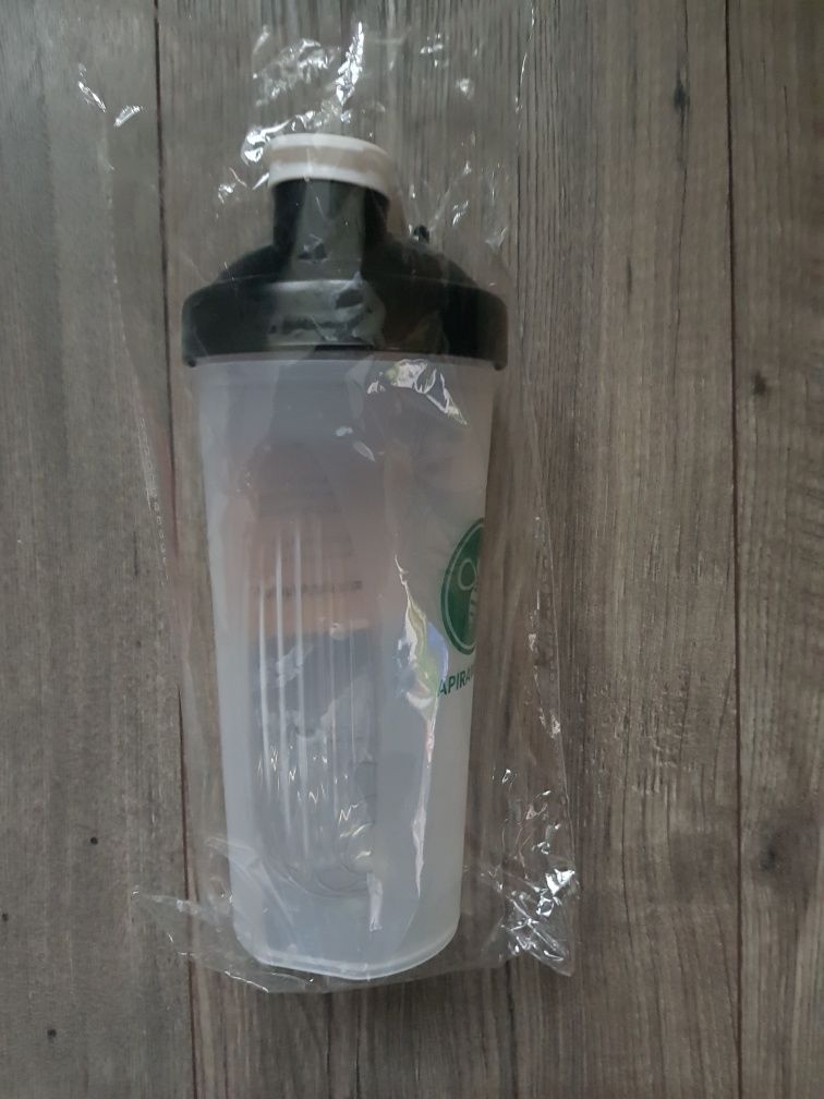 Shaker Apiraws nowy