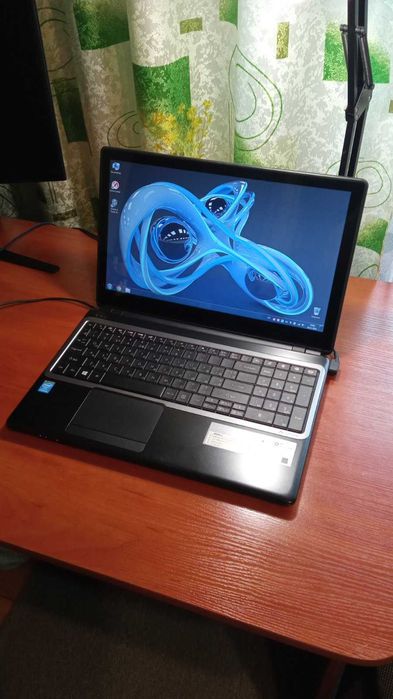 Gatewey NV570p11U Ноутбук в отличнейшем состоянии, батарея 2.5 часа