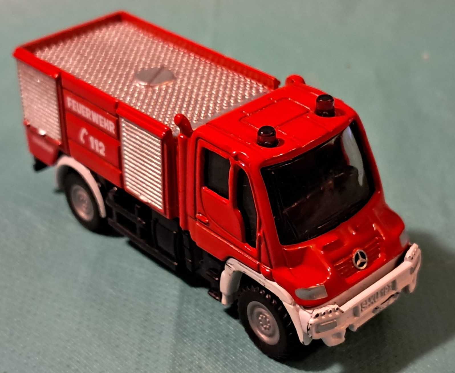 Autko, resorak Siku - Mercedes Unimog U400 fire engine
