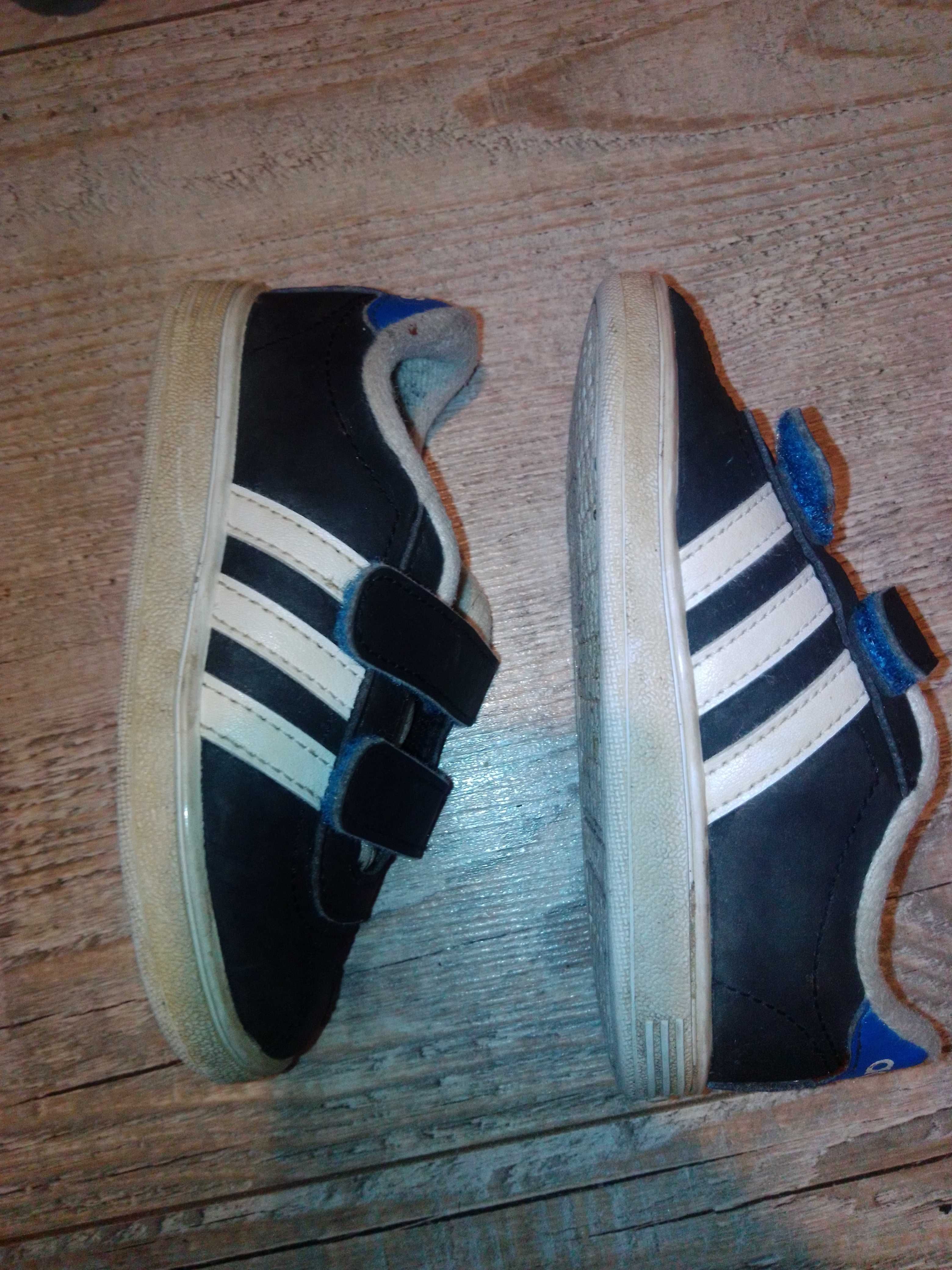 Adidaski r22 Adidas