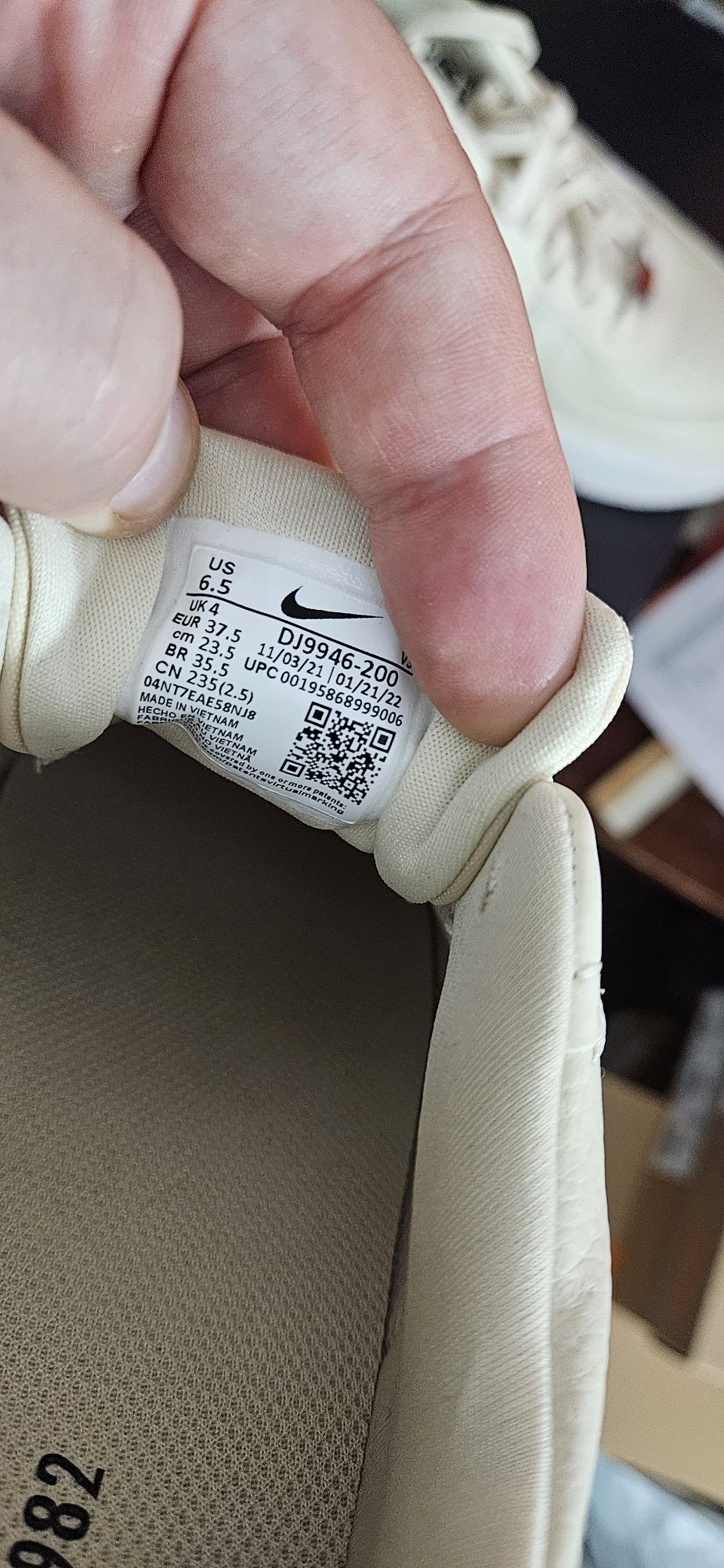 Кроссовки Nike W Af1 Plt.af.orm (DJ9946-200). РОЗМІР 37.5