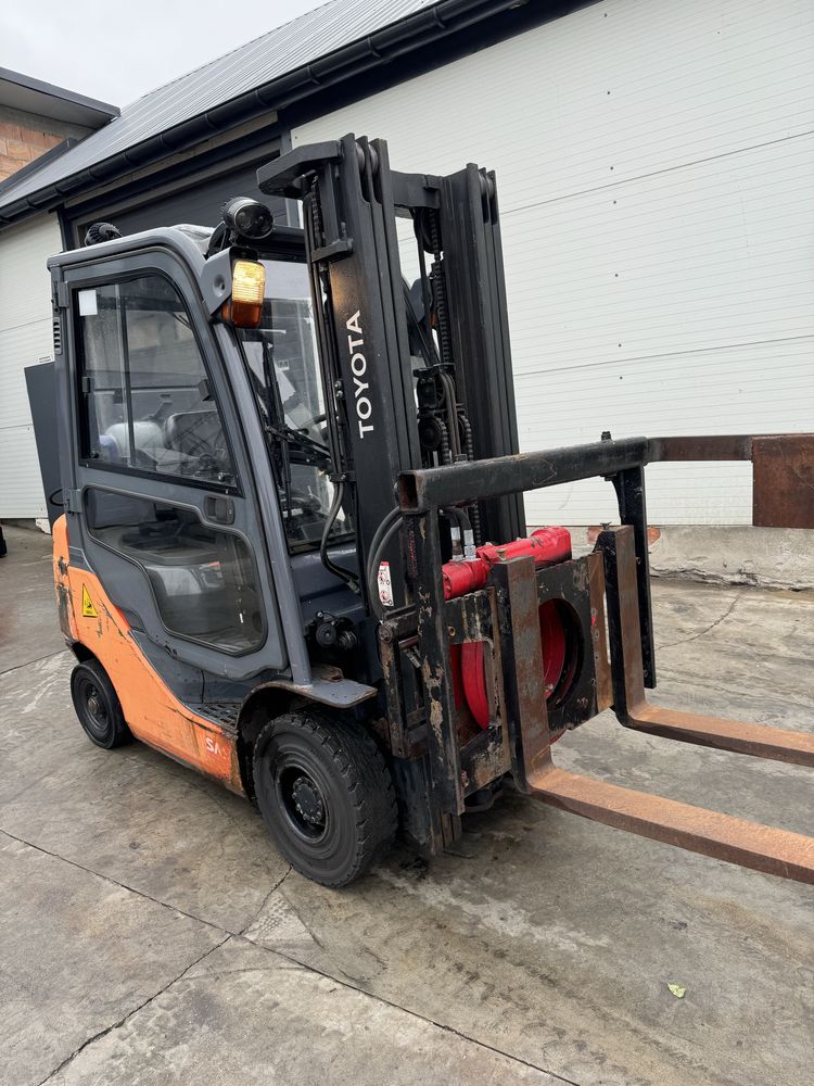 Toyota 02-8FGF18 Triplex Obrotnica
