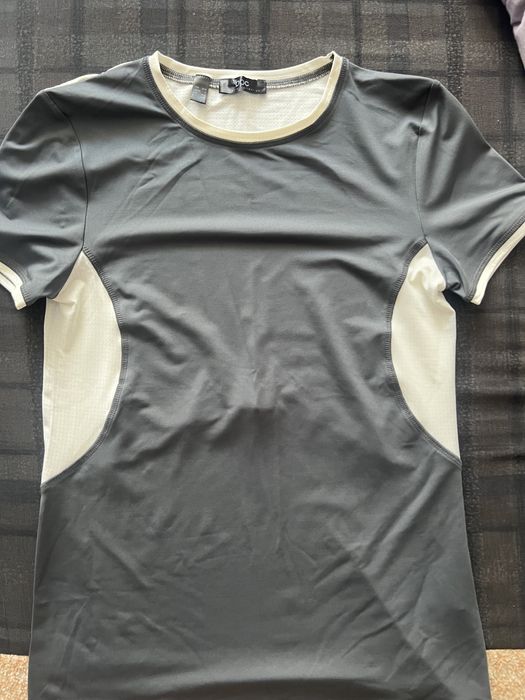 Спортивна футболка