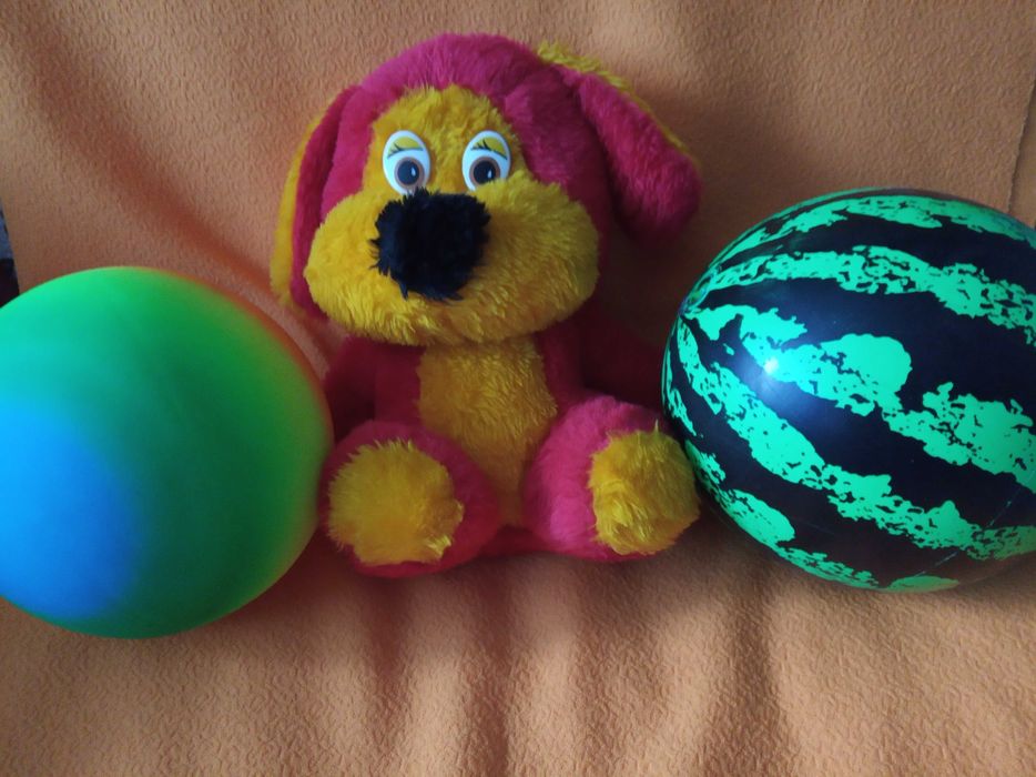 Игрушки: Мишка и Мячики