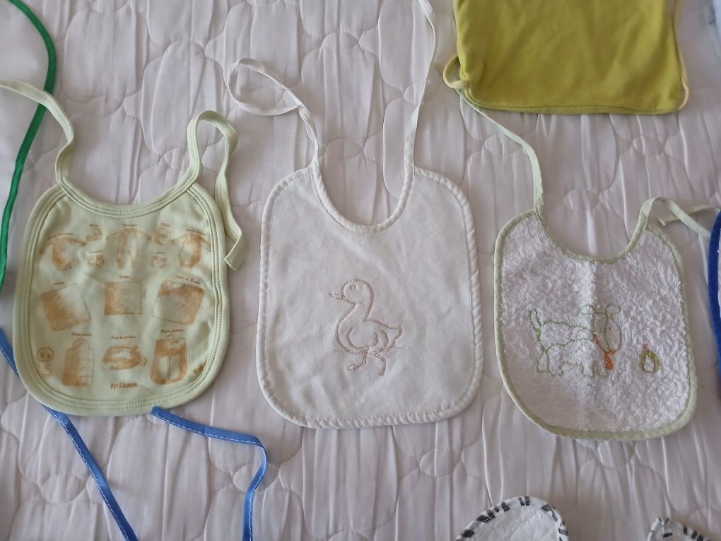 Babetes e saquinhos para bebé