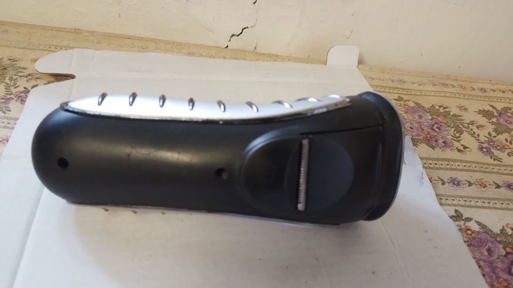 Элктробритва з трома ножами