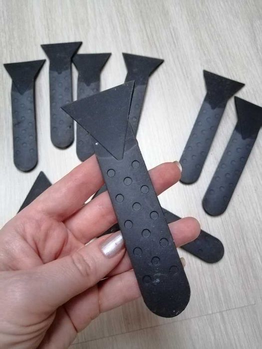 Narzędzia do czyszczenia grilla. Skrobak / skrobaczka.