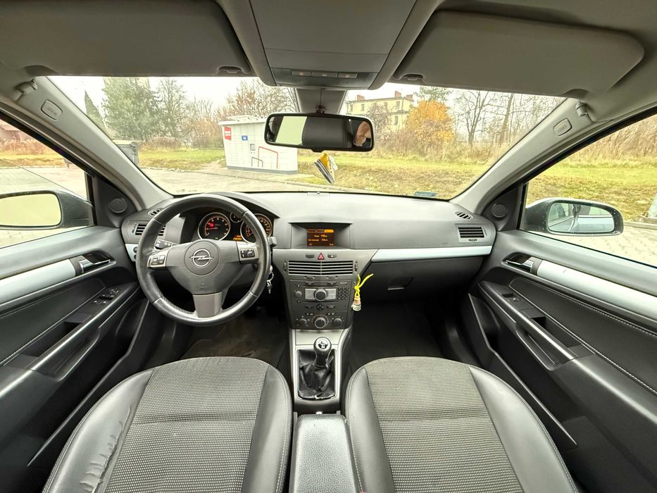 Opel Astra H Kombi 2006r. 1.6 Benzyna Klima Półskóry Alu HAK Zadbana !
