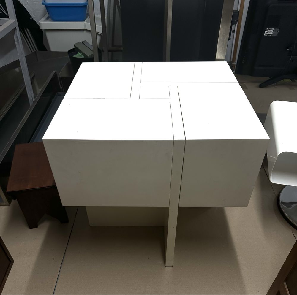 Mesa de apoio lacada