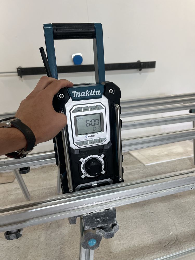 Makita DMR 108n radio
