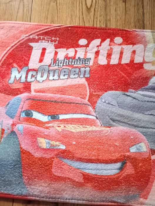 Tapete McQueen de banho