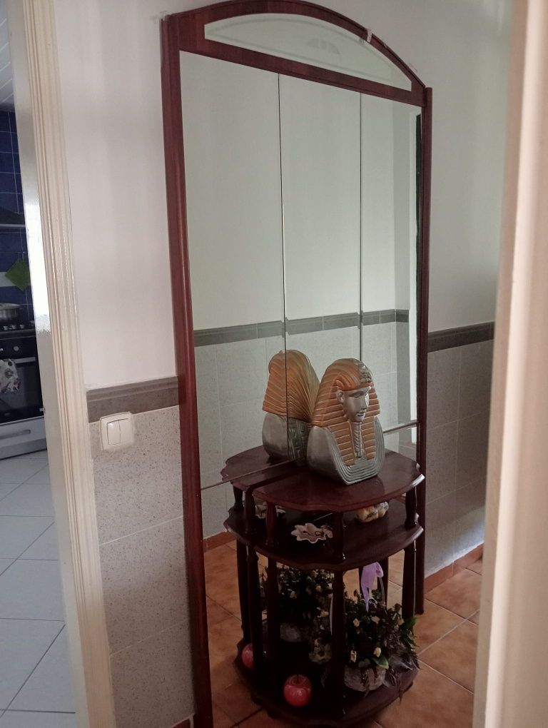 Varios moveis de sala e hall