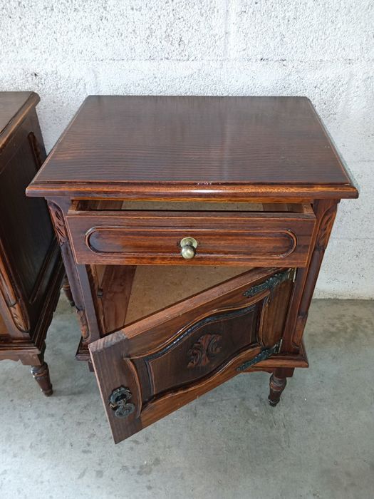 Par de mesinhas de cabeceira vintage