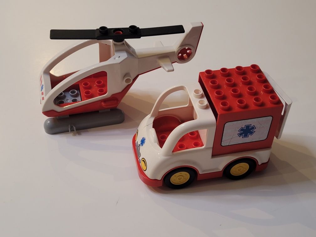 SZPITAL HELIKOPTER i Karetka klocki LEGO Duplo